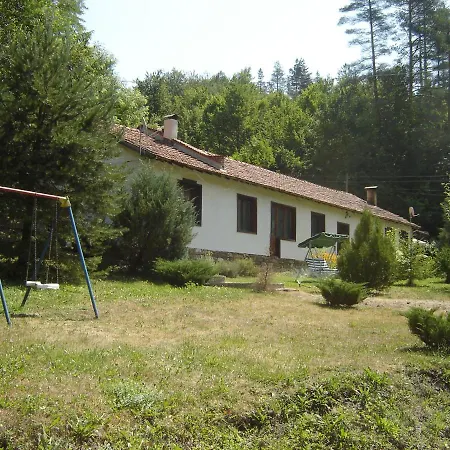 Nyaraló Tanevi *