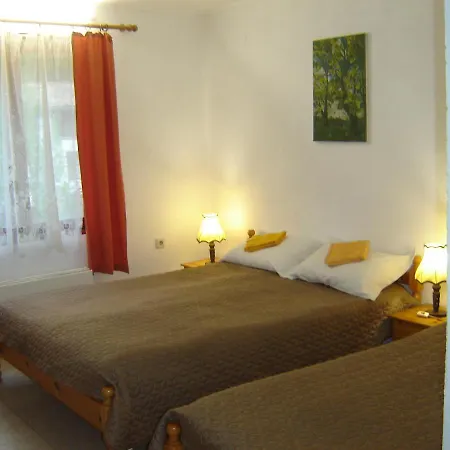 Nyaraló Tanevi *